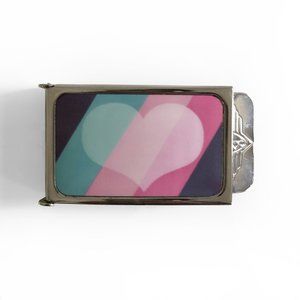 Clamp belt buckle with striped rainbow heart